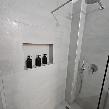 Celiku Apartment Golem (Tirana)